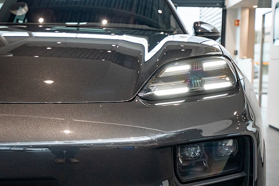 Porsche Macan 3 of 5