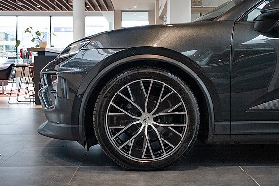 Porsche Macan 5 of 5