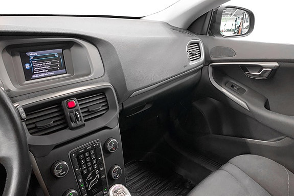 Volvo V40 9 of 12