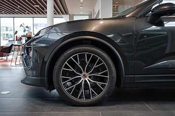 Porsche Macan 5 of 5