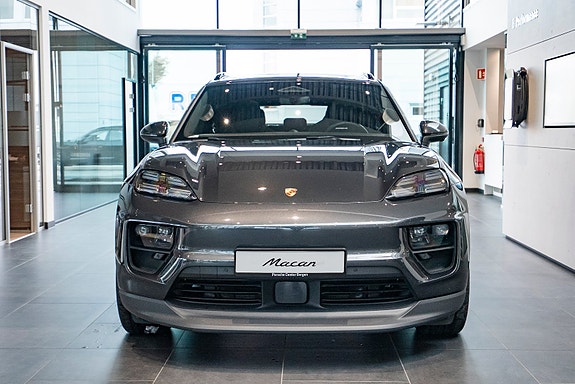 Porsche Macan 2 of 5