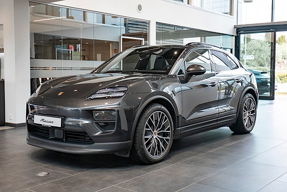 Porsche Macan 4 of 5