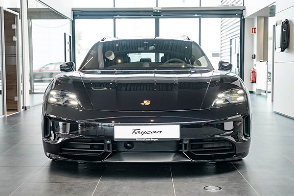 Porsche Taycan Sport Turismo 2 of 5