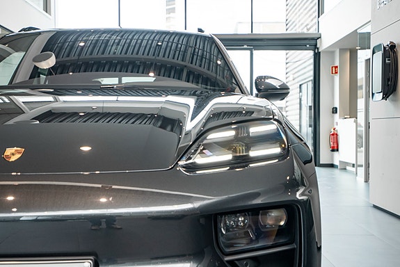 Porsche Macan 3 of 5