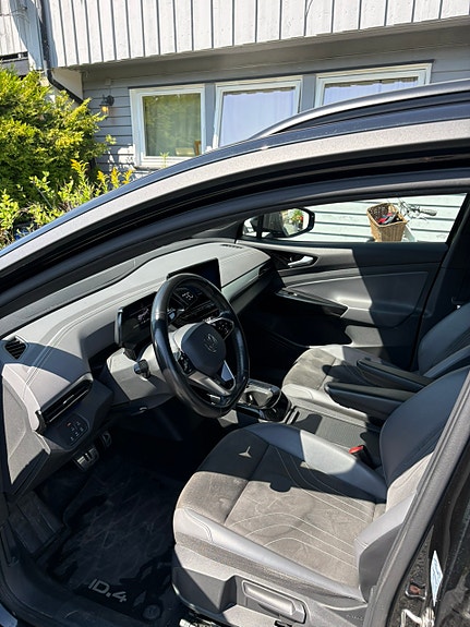 Volkswagen ID.4 3 of 5