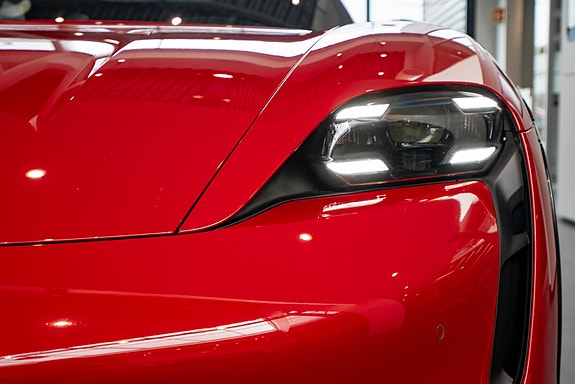 Porsche Taycan Cross Turismo 3 of 5