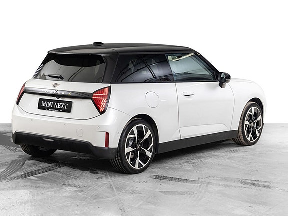 MINI Cooper SE 4 of 5