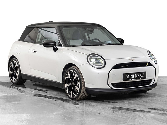 MINI Cooper SE 2 of 5