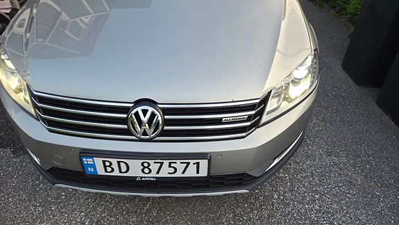 Volkswagen Passat Alltrack 3 of 5