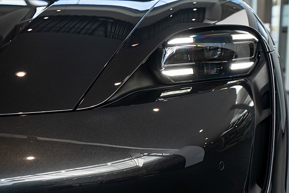 Porsche Taycan Cross Turismo 3 of 5