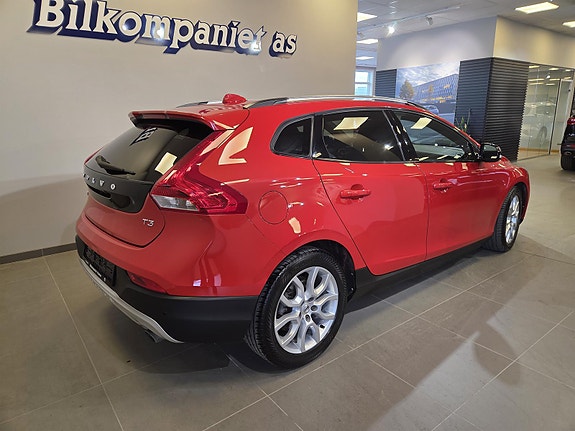 Volvo V40 Cross Country 3 of 5
