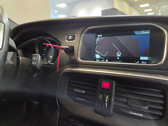 Volvo V40 Cross Country 7 of 8