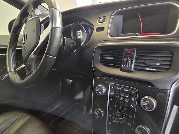 Volvo V40 Cross Country 6 of 8