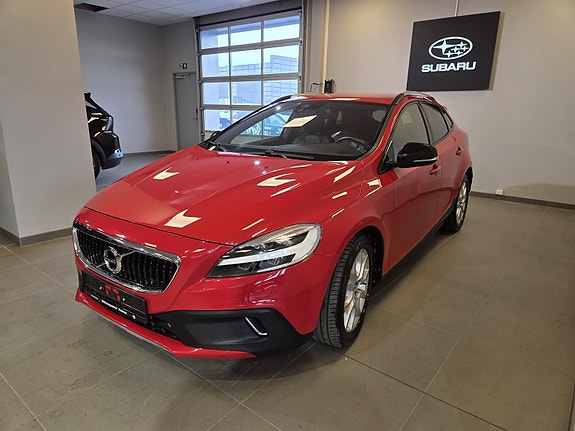 Volvo V40 Cross Country 2 of 5