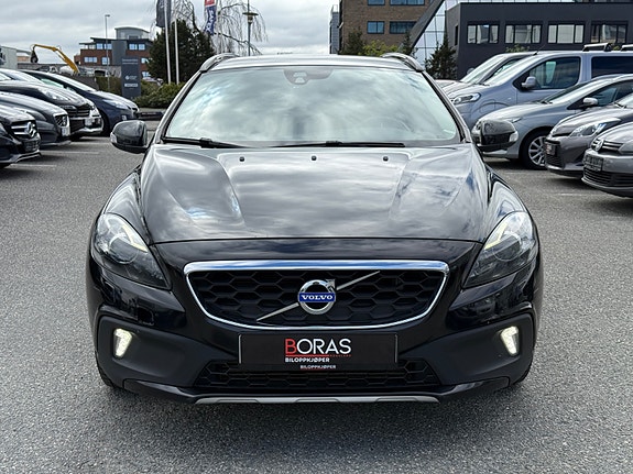 Volvo V40 Cross Country 2 of 5