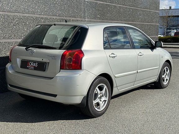Toyota Corolla 3 of 5