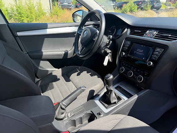 Skoda Octavia 12 of 17