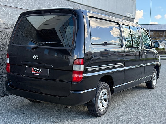 Toyota HiAce 3 of 5