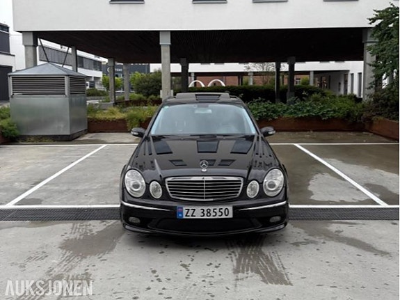 Mercedes-Benz E-Klasse 3 of 5