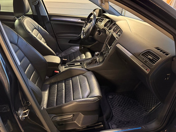 Volkswagen e-Golf VII 11 of 18