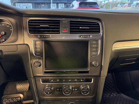 Volkswagen e-Golf VII 10 of 18