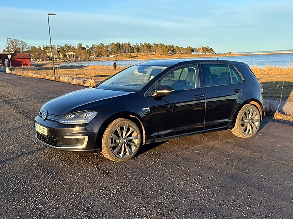 Volkswagen e-Golf VII 3 of 5
