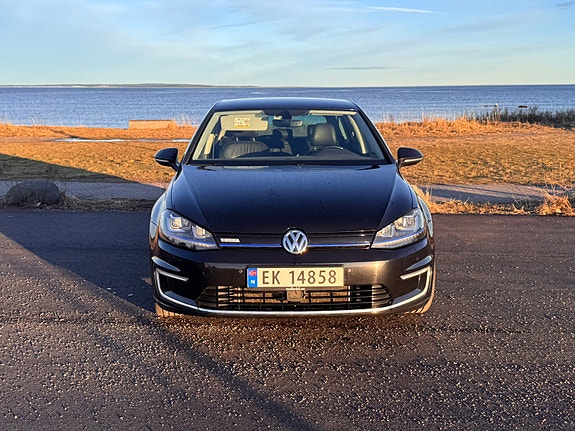 Volkswagen e-Golf VII 2 of 5