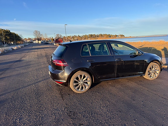 Volkswagen e-Golf VII 4 of 5