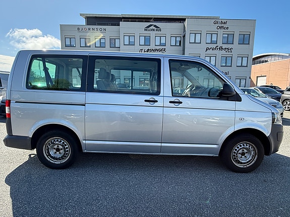 Volkswagen Caravelle 4 of 5