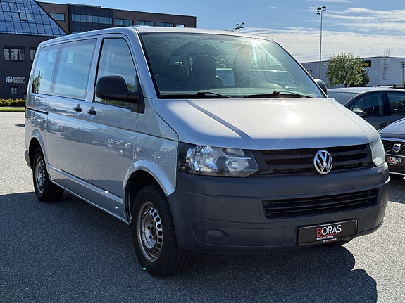 Volkswagen Caravelle 3 of 5