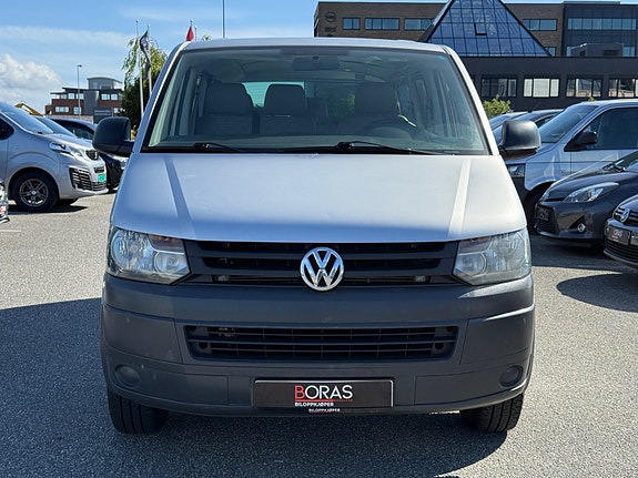 Volkswagen Caravelle 2 of 5