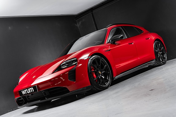 Porsche Taycan Sport Turismo 2 of 5