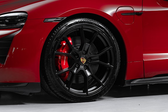 Porsche Taycan Sport Turismo 3 of 5