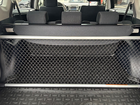 Toyota RAV4 16 of 30