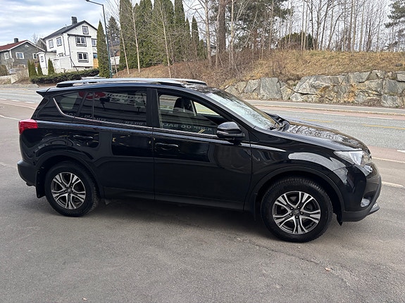 Toyota RAV4 7 of 30