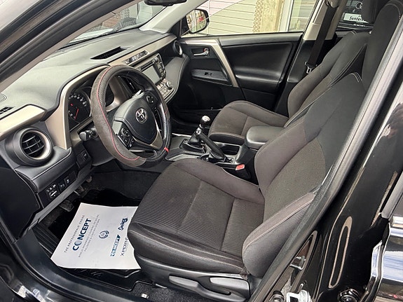Toyota RAV4 24 of 30