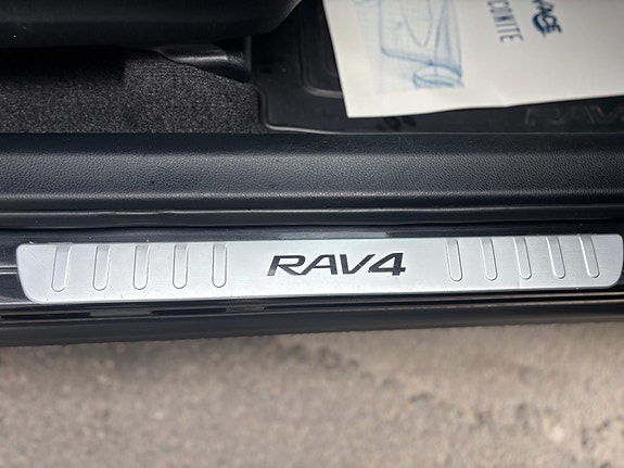Toyota RAV4 18 of 30