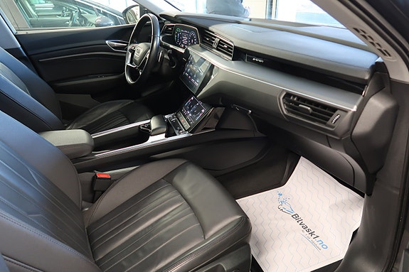 Audi e-tron 24 of 30