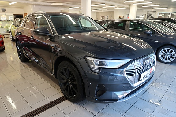Audi e-tron 8 of 30