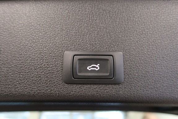 Audi e-tron 22 of 30