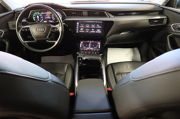 Audi e-tron 23 of 30