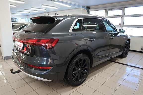 Audi e-tron 15 of 30