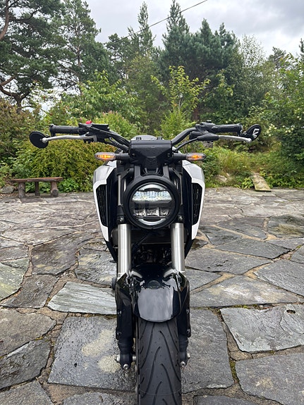 Honda CB 125 R 3 of 11