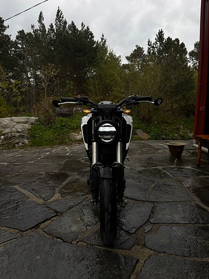 Honda CB 125 R 10 of 11