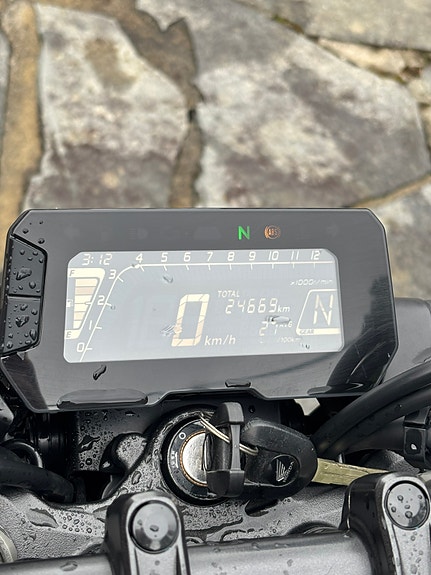 Honda CB 125 R 6 of 11