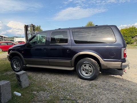 Ford Excursion 3 of 5