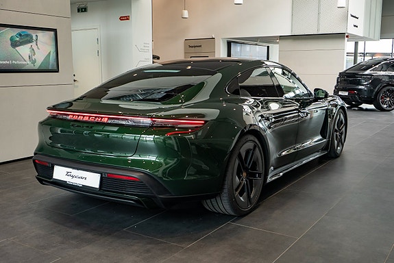 Porsche Taycan 10 of 26