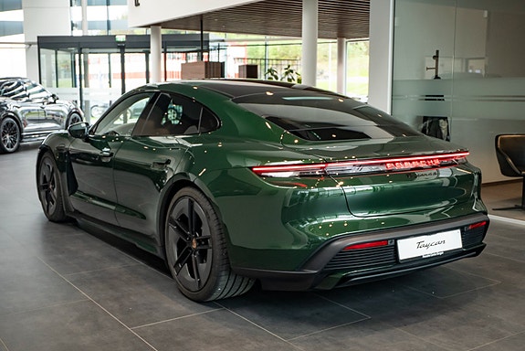 Porsche Taycan 7 of 26