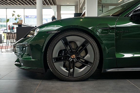 Porsche Taycan 5 of 5