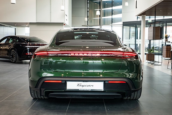Porsche Taycan 8 of 26
